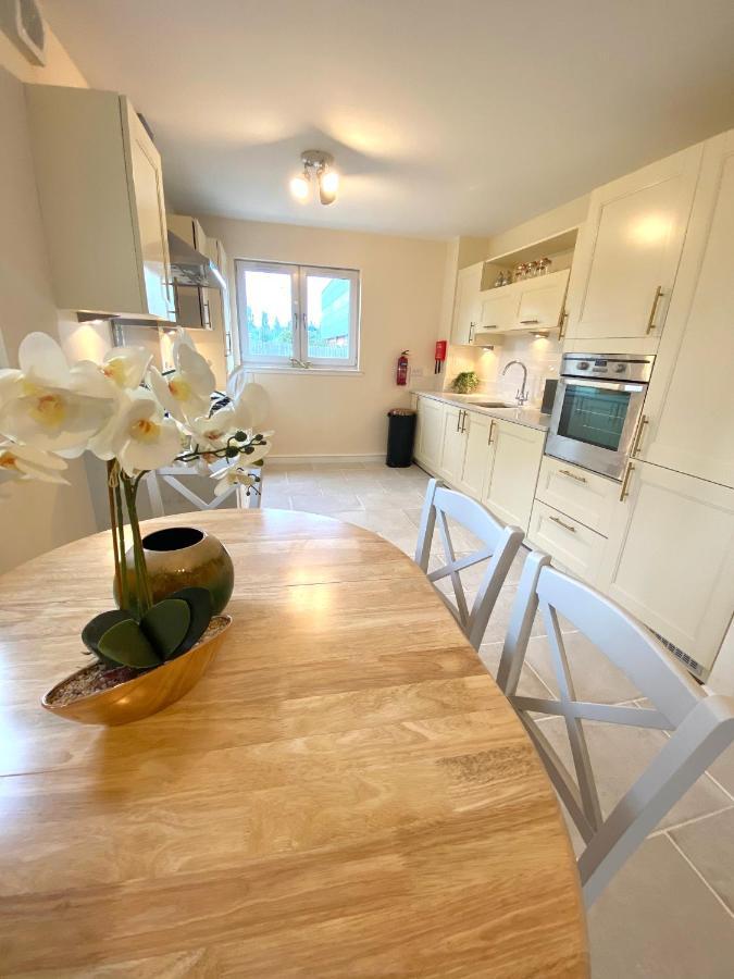 Monart Stylish City Centre Apartment, 2 Bed, Sleeps 6 Perth Exterior photo